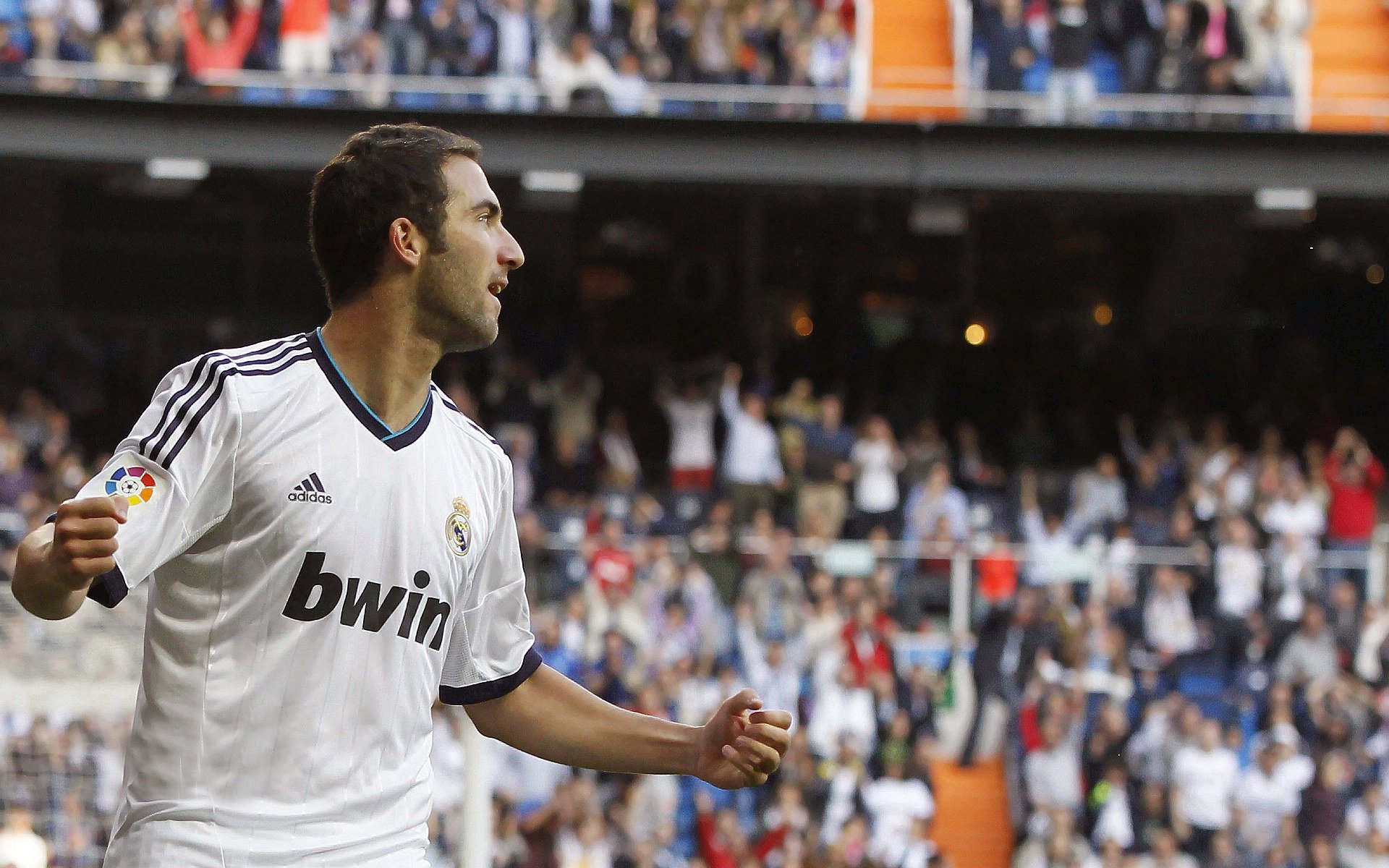 “西甲战火不断:实力派俱乐部拼尽全力”,西甲俱乐部球队